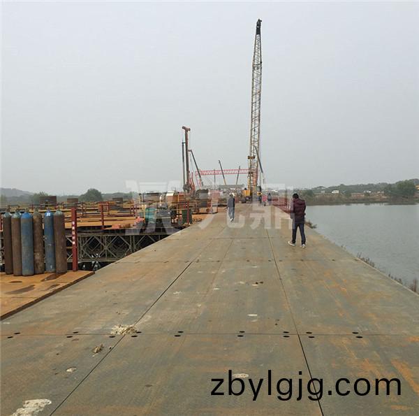 上承(cheng)式6米寬(kuan)鋼(gang)便橋(qiao)